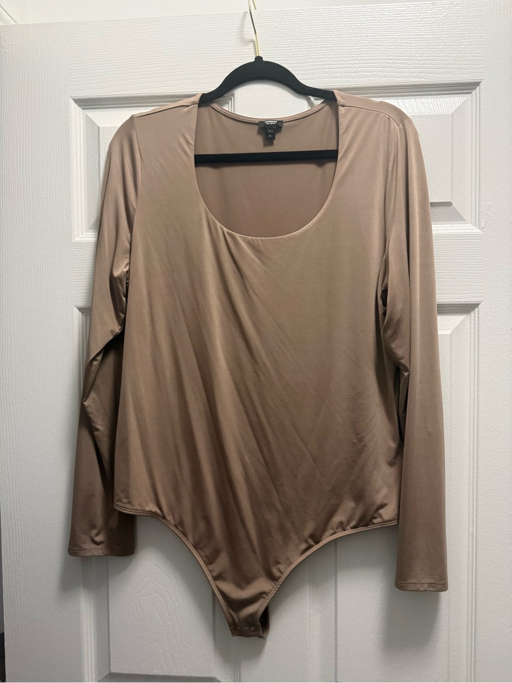 Express Long Sleeve Scoop Neck Bodysuit - Taupe Beige